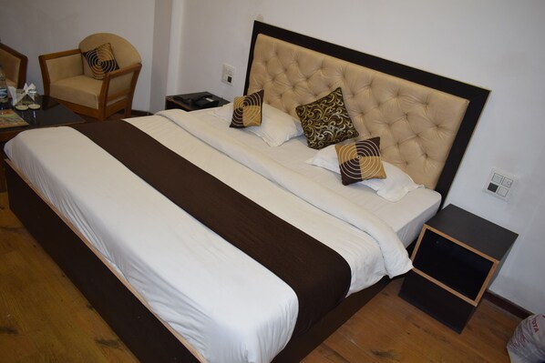 3 bedrooms, iron/ironing board, Internet, bed sheets