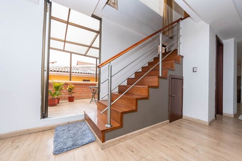 Condo 2 étages entièrement meublé avec vue sur la ville métropolitaine