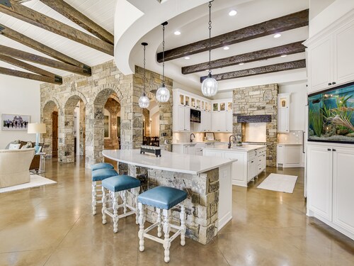 Above Elite I Sand Volleyball | Lake Austin | PickleBall I Pool