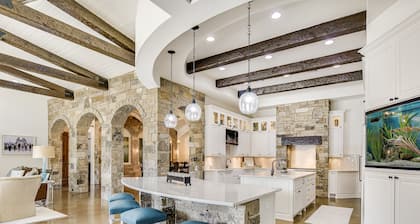 Above Elite I Sand Volleyball | Lake Austin | PickleBall I Pool