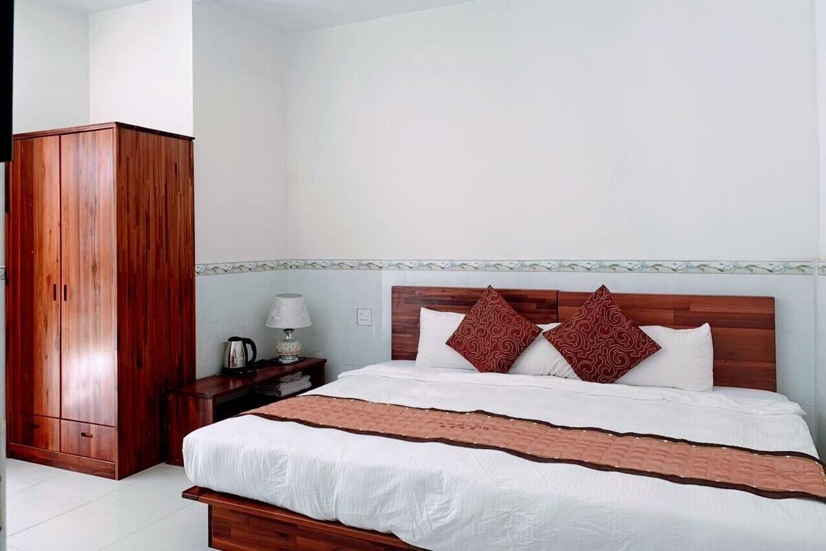 1 bedroom, minibar, desk, blackout drapes