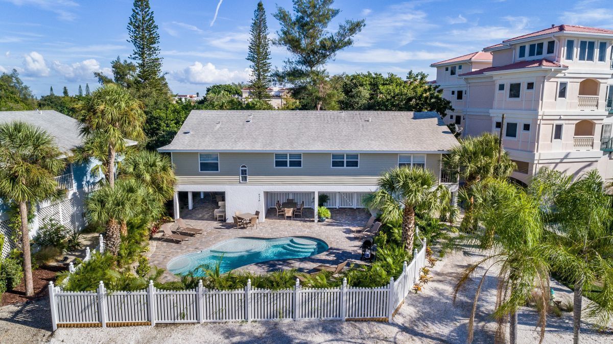 Siesta Sea Life | Walking Distance to Siesta Key Beach & Village w/ Private Heated Pool!