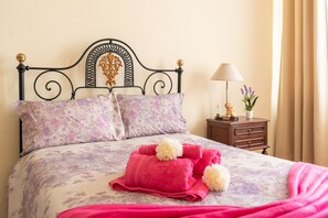 4 chambres, fer et planche à repasser, Wi-Fi gratuit, draps fournis