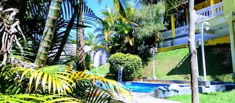 HIGH STANDARD HOUSE WITH CABLE TV - INTERNET - SWIMMING POOL - GOURMET SPACE