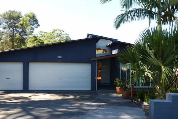 Street view of Leo's Beach House.