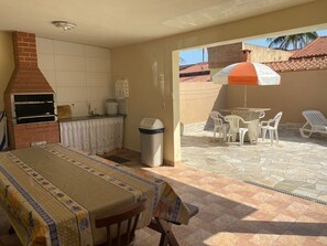 Outdoor dining - Beachhouse townhouse ✨️🏖 (bertioga)