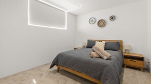 3 chambres, fer et planche à repasser, lit de bébé portatif
