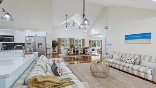 Sandy Shores – charming home by the bay