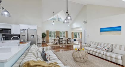 Sandy Shores – charming home by the bay