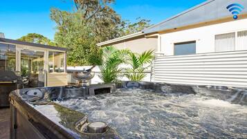 Bain à remous extérieur