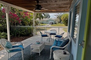 屋外ダイニングエリア