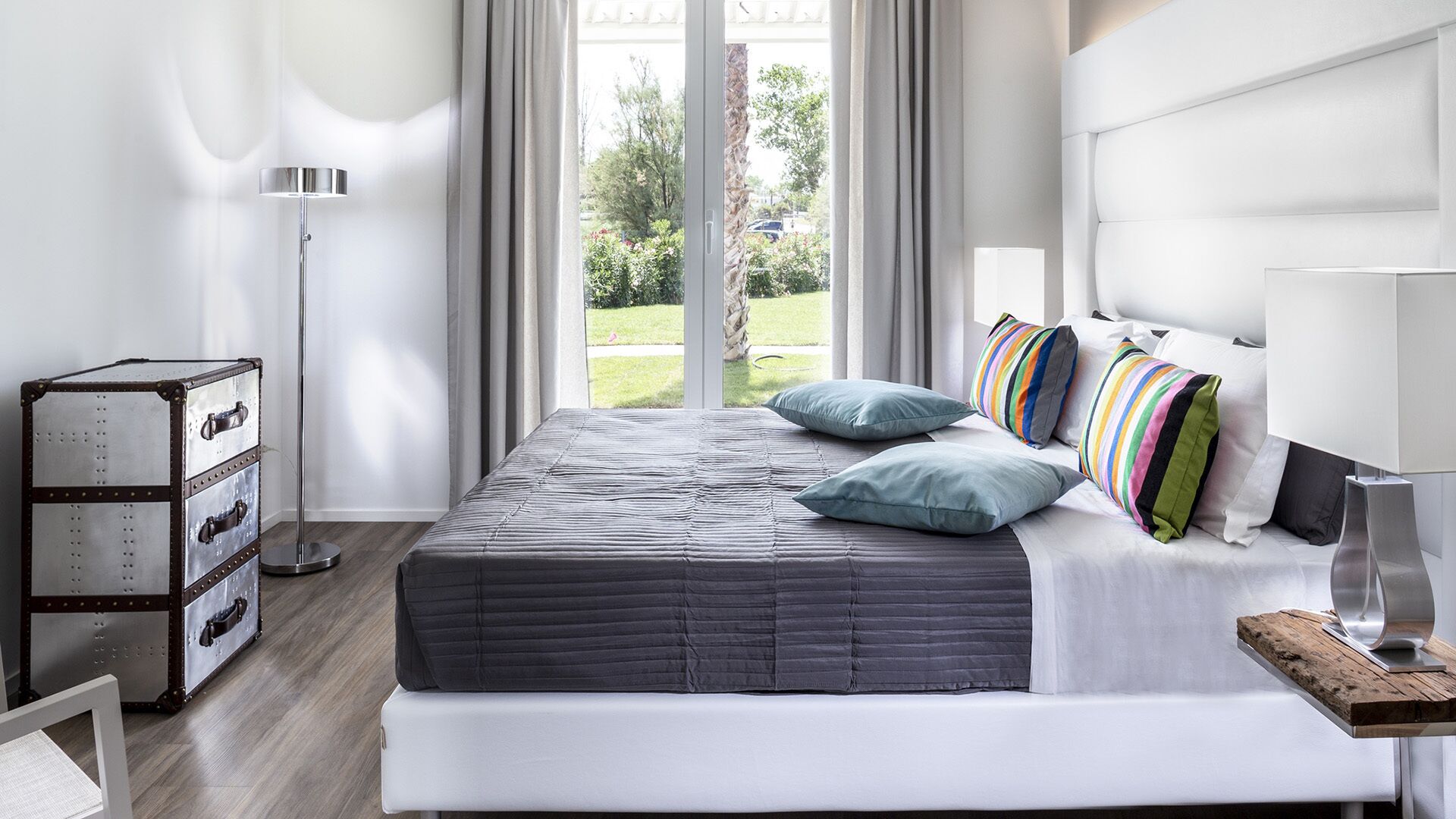 6 slaapkamers, een strijkplank/strijkijzer, gratis wifi, beddengoed