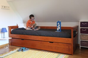 2 bedrooms, iron/ironing board, WiFi