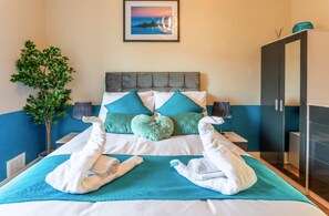 2 عدّة غرف نوم ومكواة/لوح كي وواي فاي وملا�ءات أسرّة