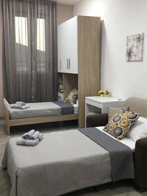 3 makuuhuonetta, silitysrauta/-lauta, Wi-Fi, vuodevaatteet