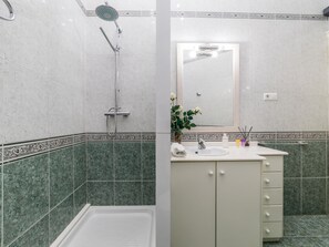 Secador de pelo y toallas