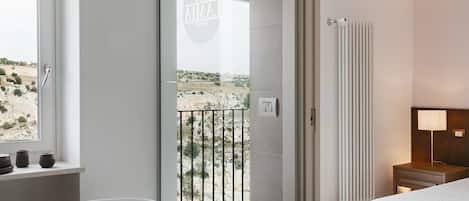 3 bedrooms, desk, soundproofing, Internet