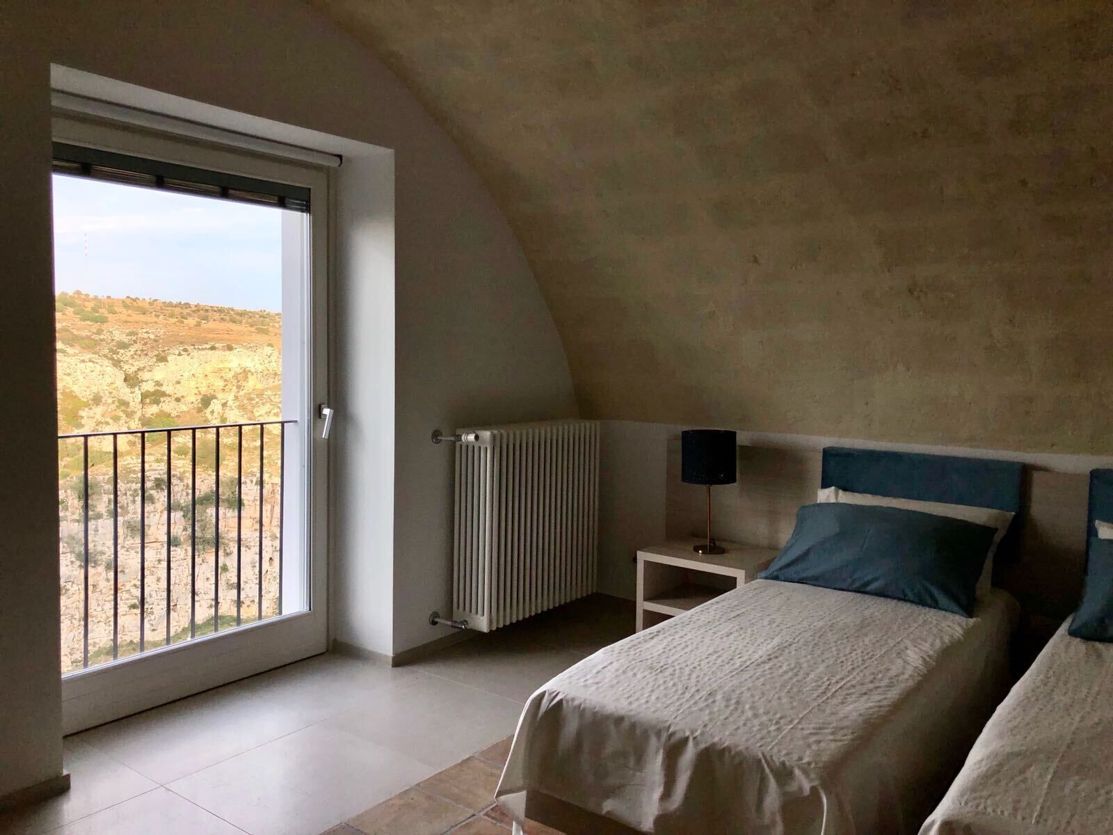 3 Schlafzimmer, Schreibtisch, schallisolierte Zimmer, Internetzugang