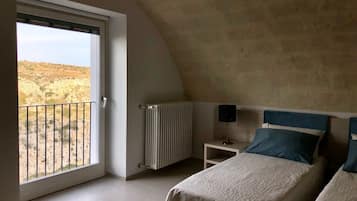 3 Schlafzimmer, Schreibtisch, schallisolierte Zimmer, Internetzugang