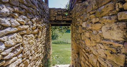 Belle villa avec piscine privée dans le Lot à proximité de Sarlat / Dordogne