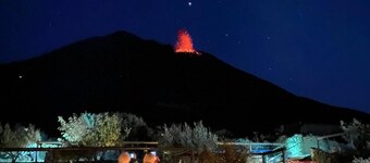 Casa Ginestra between the sea and the volcano