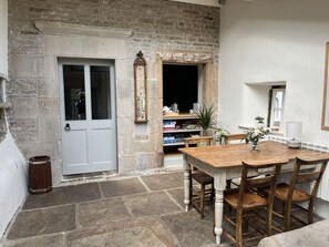 Outdoor dining - Beautiful Grade II listed house with stunning uninterrupted views. Sleeps 8 (Carlton-in-Coverdale, Leyburn, Yorkshire)