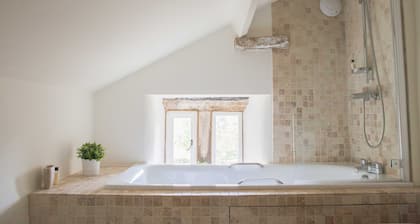Beautiful Grade II listed house with stunning uninterrupted views. Sleeps 8
