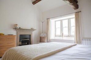 4 bedrooms, iron/ironing board, WiFi, bed sheets - Beautiful Grade II listed house with stunning uninterrupted views. Sleeps 8 (Carlton-in-Coverdale, Leyburn, Yorkshire)