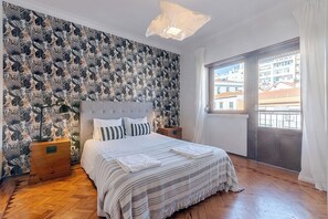 6 chambres, fer et planche à repasser, Wi-Fi, draps fournis