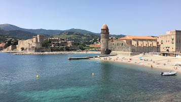Una spiaggia nelle vicinanze