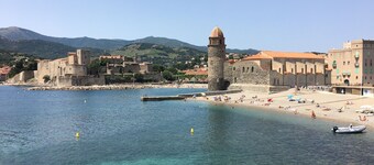 Soleado apartamento de 2 dormitorios en el puerto con magníficas vistas, a 10 minutos a pie de la playa