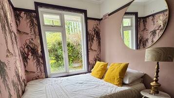 4 bedrooms, iron/ironing board, travel crib, free WiFi