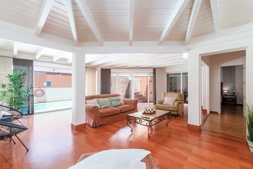 Villa Linda Mar - Three Bedroom Villa, Sleeps 6