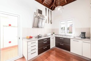 Réfrigérateur, micro-ondes, four, lave-vaisselle