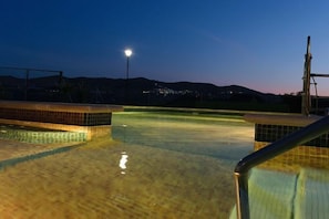Utendørsbasseng