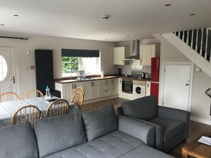 TV - Killead House Apartment - near Belfast International Airport. (Aldergrove)