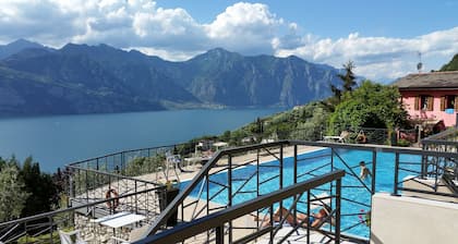 New apartment with superb view of the Garda Lake