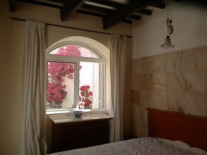 2 bedrooms, in-room safe, iron/ironing board, Internet