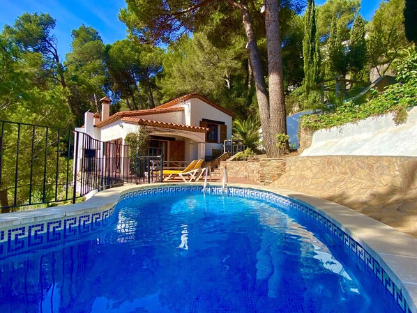 حمّام سباحة خارجي