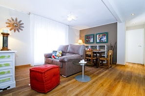 TV - MAR AZUL HomeStay by Turismar (Cambrils)