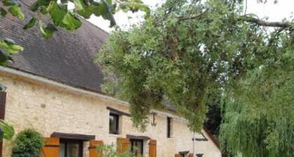 Maison Périgourdine avec Piscine couverte et grand jardin.