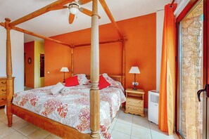4 chambres, coffres-forts dans les chambres, bureau