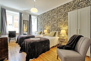 5 bedrooms, desk, iron/ironing board, WiFi