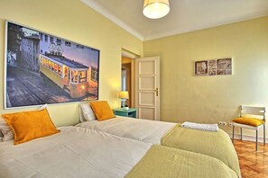 4 bedrooms, iron/ironing board, WiFi, bed sheets