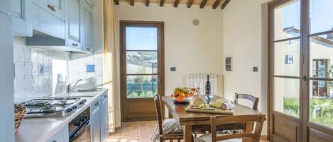 Fridge, oven, stovetop, dishwasher