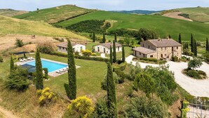 A rural property with a swimming pool, stone buildings, and rolling green hills in the background. - Podere Collelungo 14, Emma Villas (San Casciano dei Bagni)