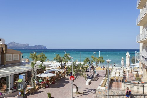 Can Picafort apartment first line. 6 pers. WIFI. A / C Terrace facing the sea. 75m2