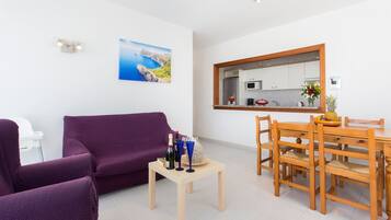 Flat-screen TV, stereo