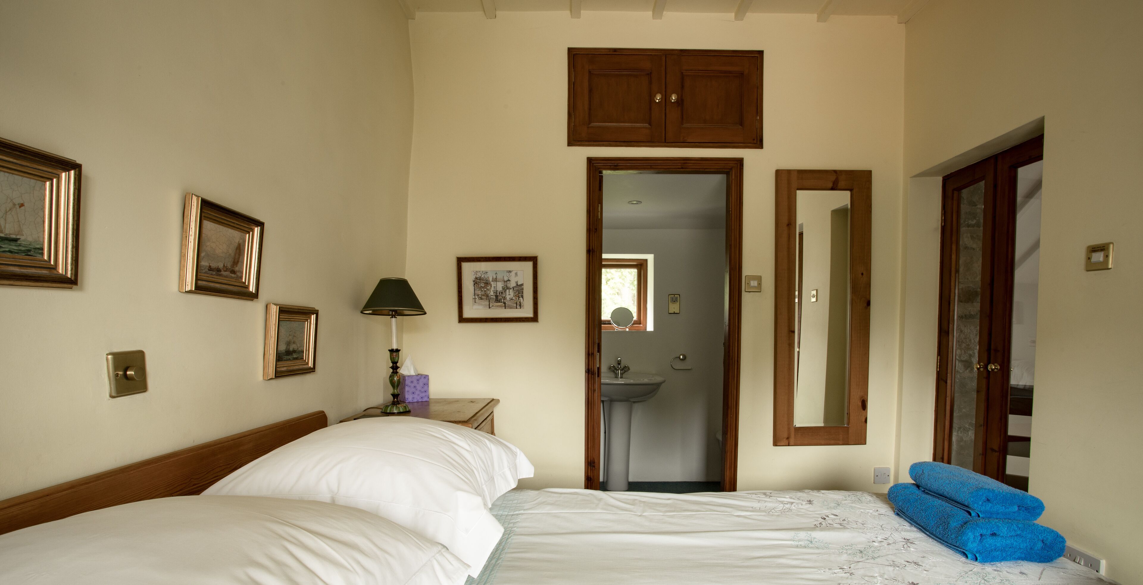 1 chambre, fer et planche à repasser, Wi-Fi gratuit, draps fournis