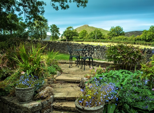 5 * maison individuelle en pierre avec une piscine intérieure privée (non partagée)